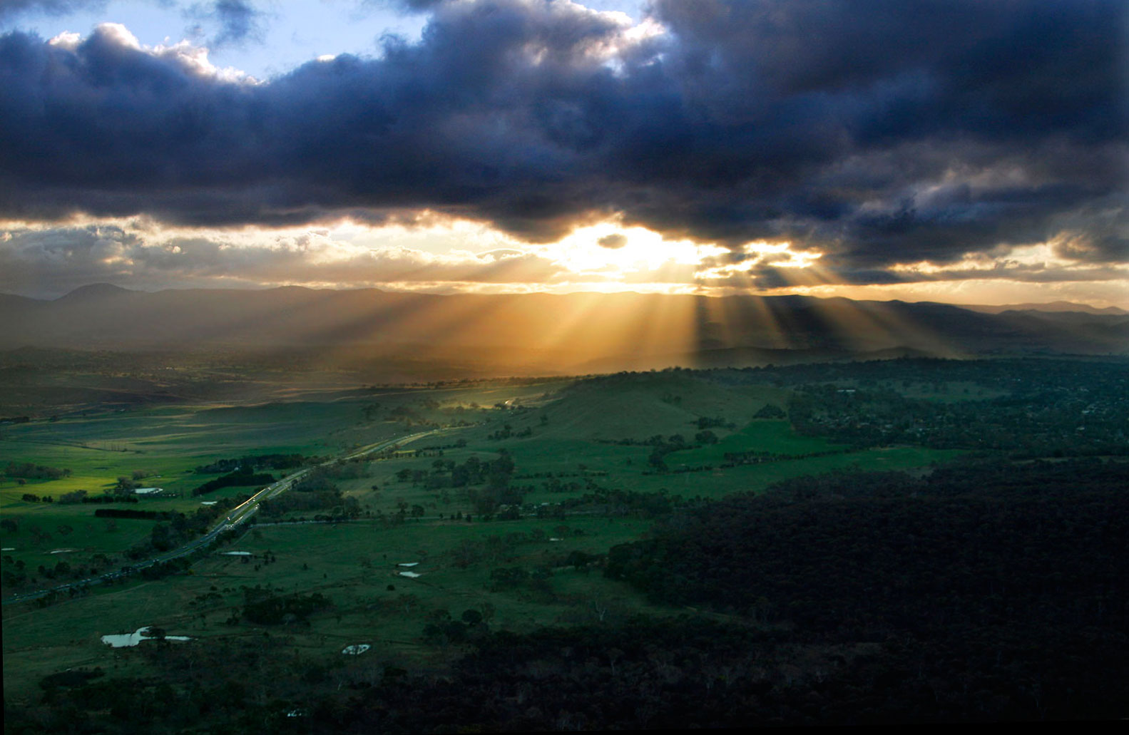 Crepuscular Ray sunset  Canberra, Australia