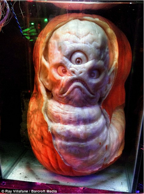 Creepy pumpkin decorations for Halloween