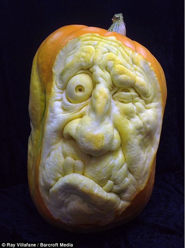 Creepy Halloween pumpkin decorations