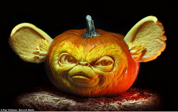 Creepy Halloween pumpkin decorations