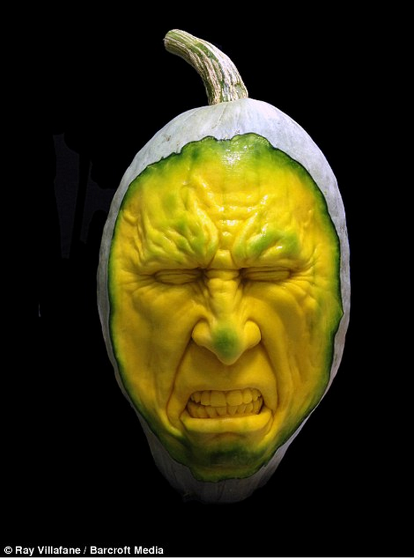 Creepy Halloween pumpkin decorations