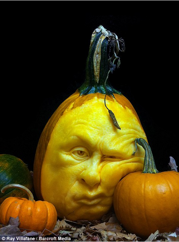 Creepy Halloween pumpkin decorations