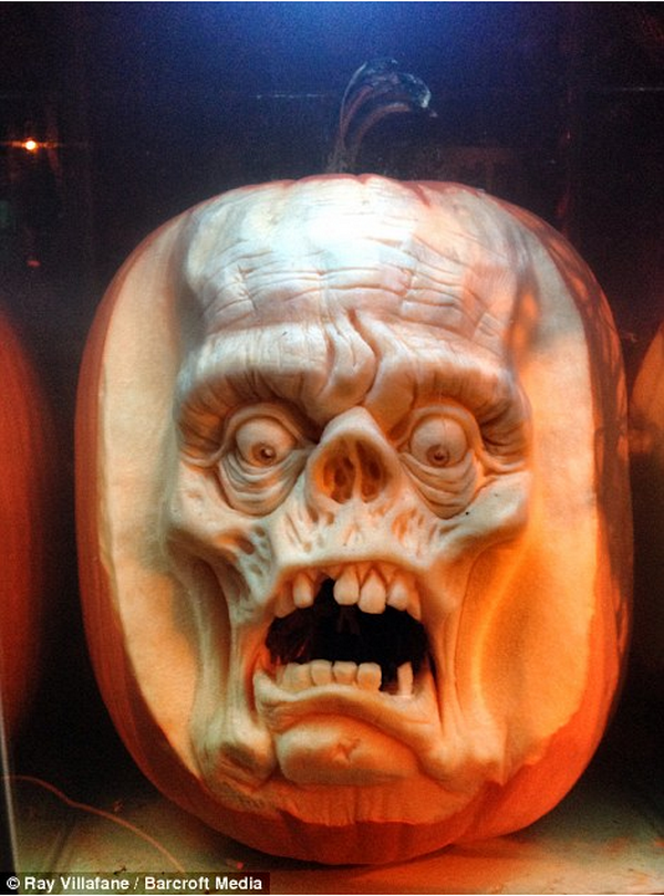 Creepy Halloween pumpkin decorations