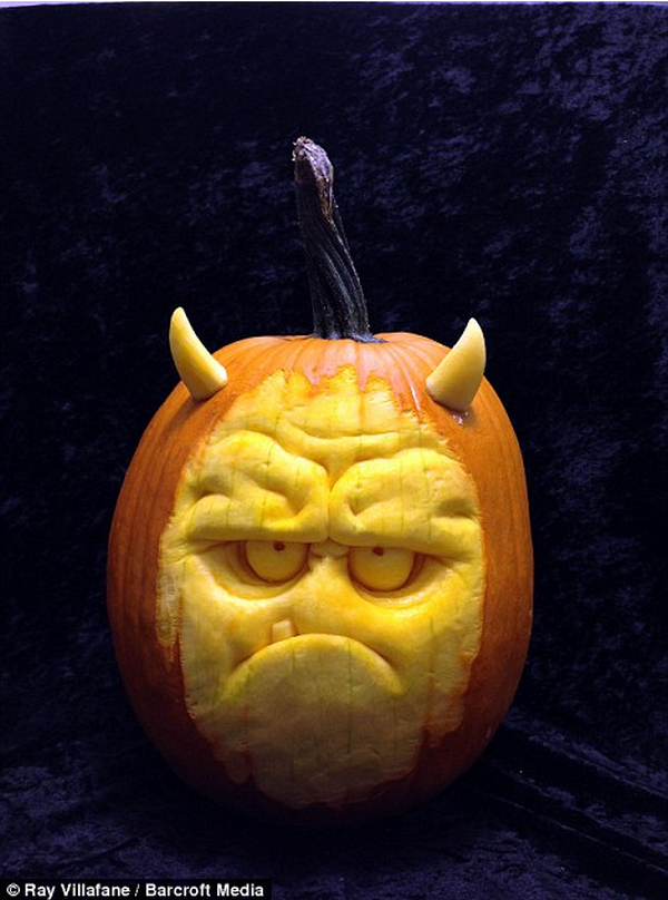 Creepy Halloween pumpkin decorations