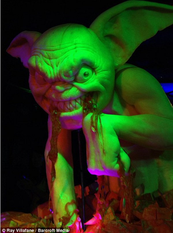 Creepy Halloween pumpkin decorations