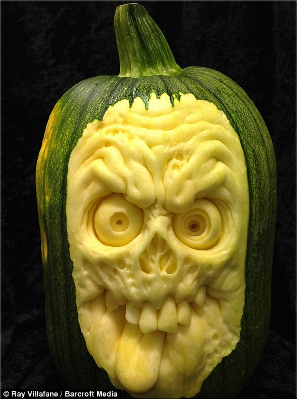 Creepy Halloween pumpkin decorations
