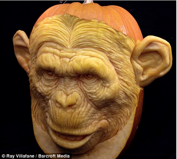 Creepy Halloween pumpkin decorations