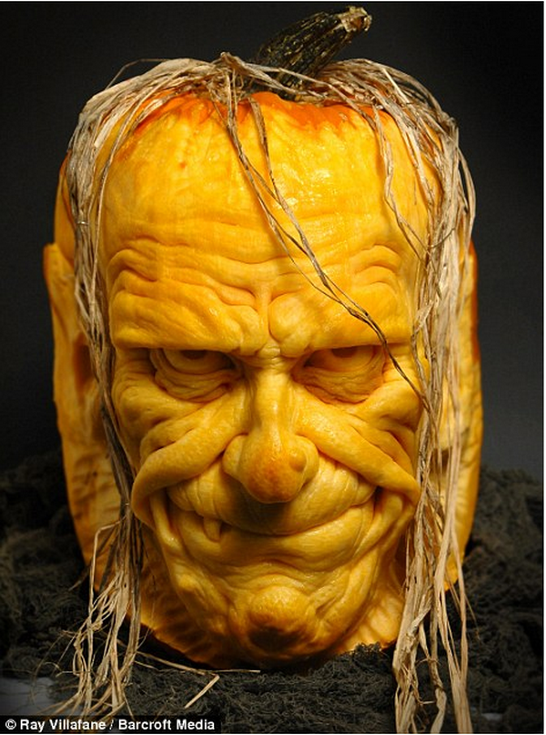 Creepy Halloween pumpkin decorations