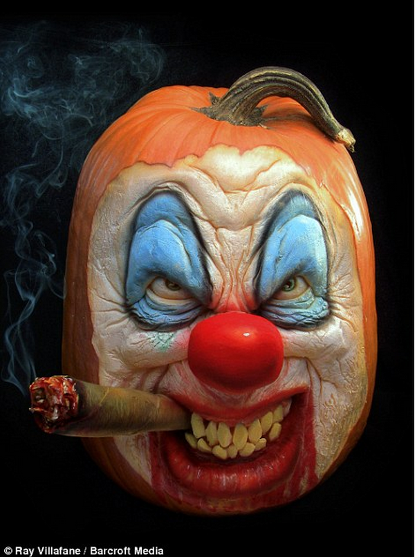 Creepy Halloween pumpkin decorations