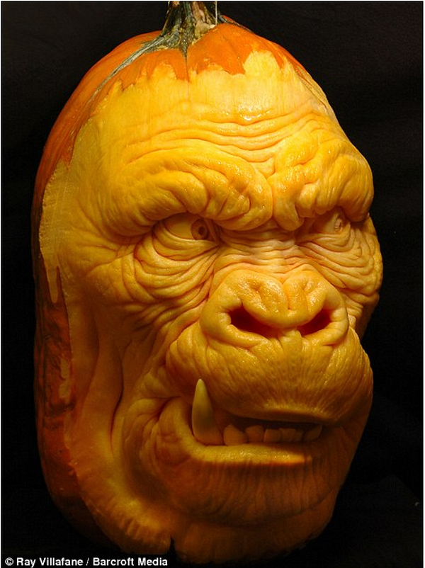 Creepy Halloween pumpkin decorations