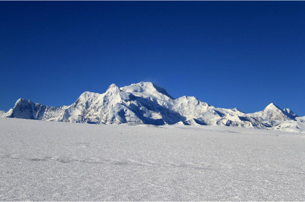 Beautiful view of Mount Xixabangma